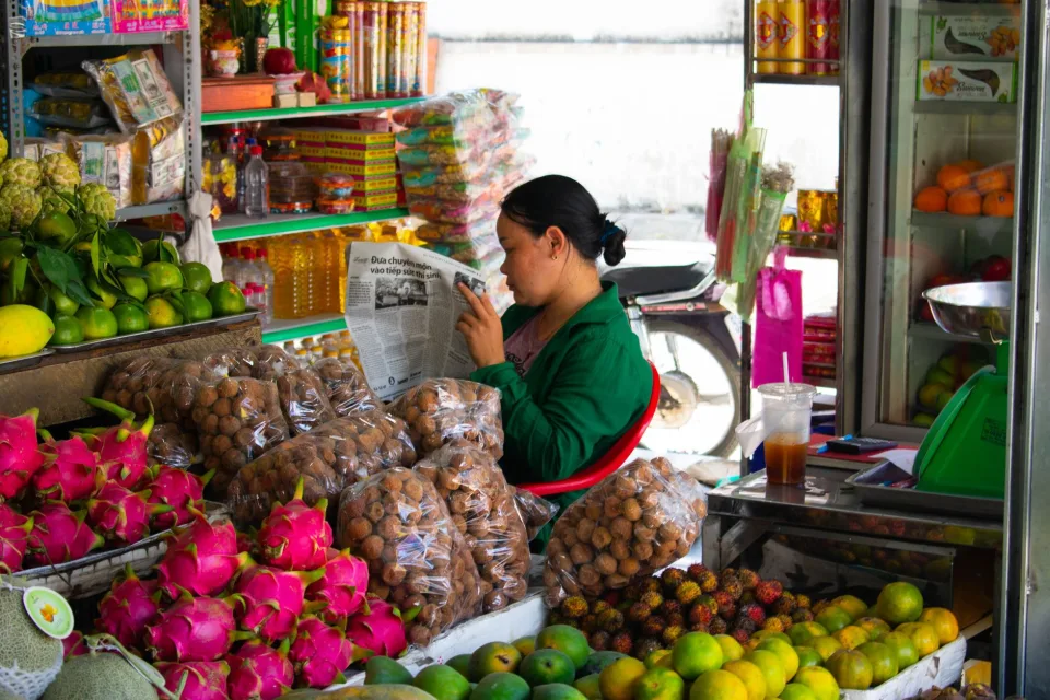 Thùng nước mát, đá viên và kem que